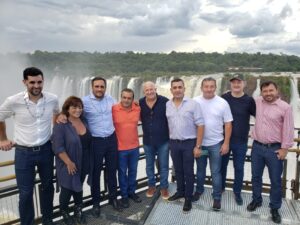 El intendente Dr. Claudio Raúl Filippa junto al Presidente del Iturem Leopoldo Lucas, al Gobernador de Misiones Oscar Herrera Ahuad, al Ministro de Ambiente y Desarrollo Sostenible de la Nación, Juan Cabandié, y el presidente de la Administración de Parques Nacionales (APN), Federico Granato, entre otros.