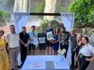 Cataratas: Primera Boda de Extranjeros LGBTQ+