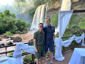 Cataratas: Primera Boda de Extranjeros LGBTQ+