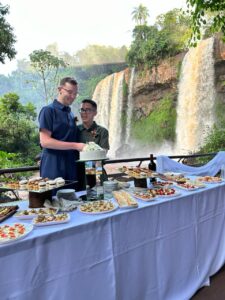 Cataratas: Primera Boda de Extranjeros LGBTQ+